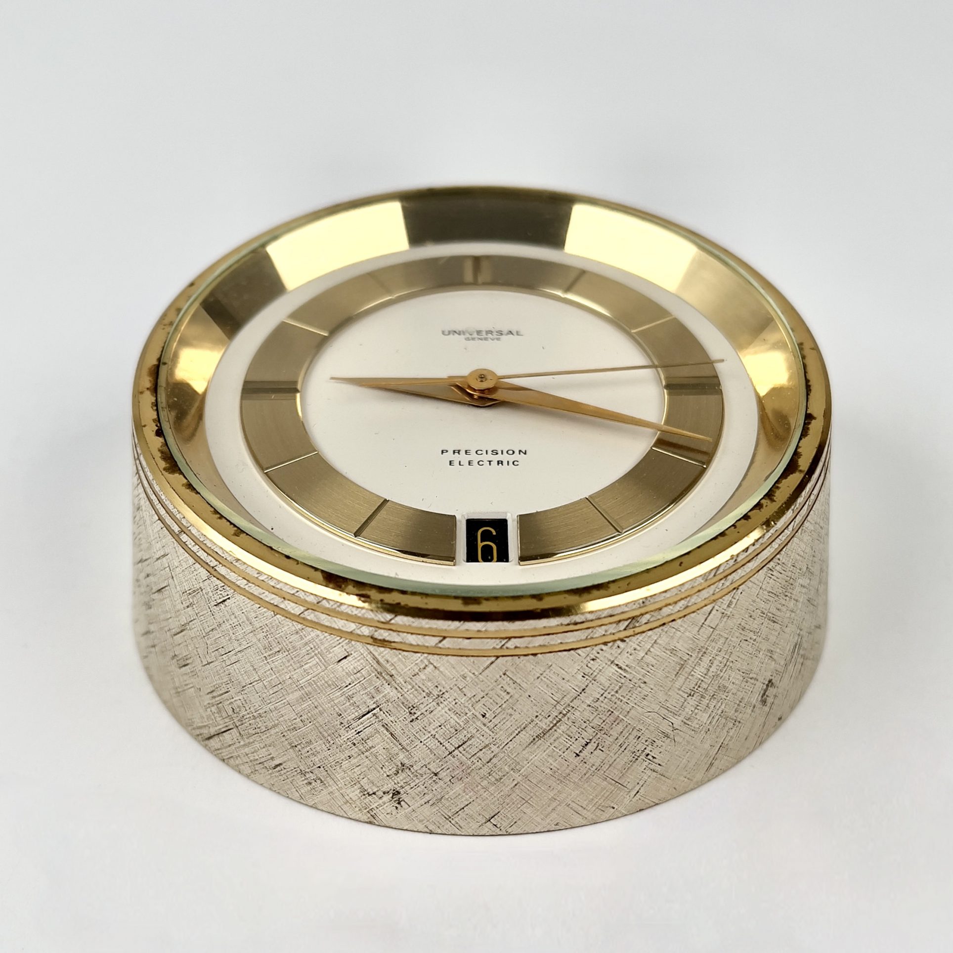 HORLOGE ÉLECTRIQUE UNIVERSAL GENÈVE CIRCA 1960 – Image 4